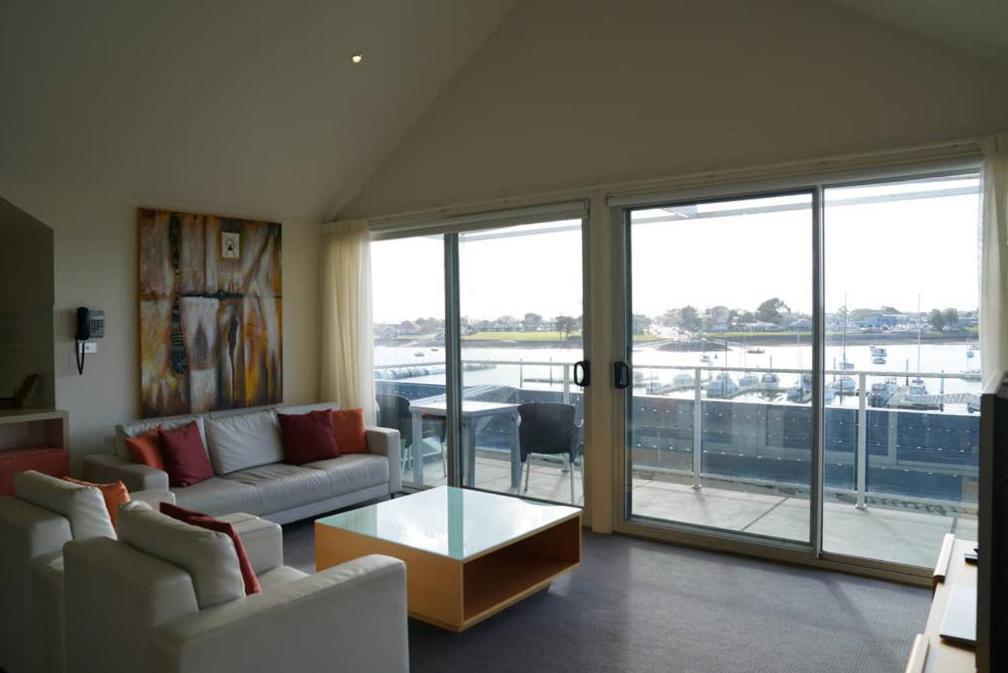 ג'ורג' טאון York Cove Hotel מראה חיצוני תמונה